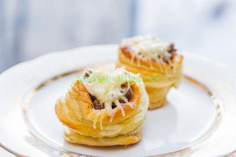 Волован с сырно-куриной начинкой Волован с сырно-куриной начинкой