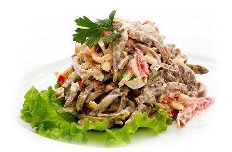 Салат с говядиной и маринованными огурцами Салат с говядиной и маринованными огурцами