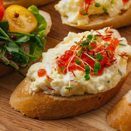 Брускетта с муссом из креветок