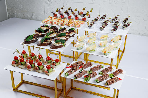 Фуршет-бокс "Гастрономическое удовольствие" (70 позиций)